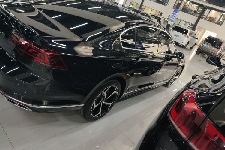 Used Volkswagen Magotan 2023 2 Million Units Limited Edition 330TSI DSG Leading Version Exterior 2