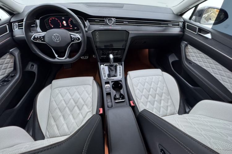 Used Volkswagen Magotan 2023 2 Million Units Commemorative Edition 330TSI DSG Luxury Version Exterior 2