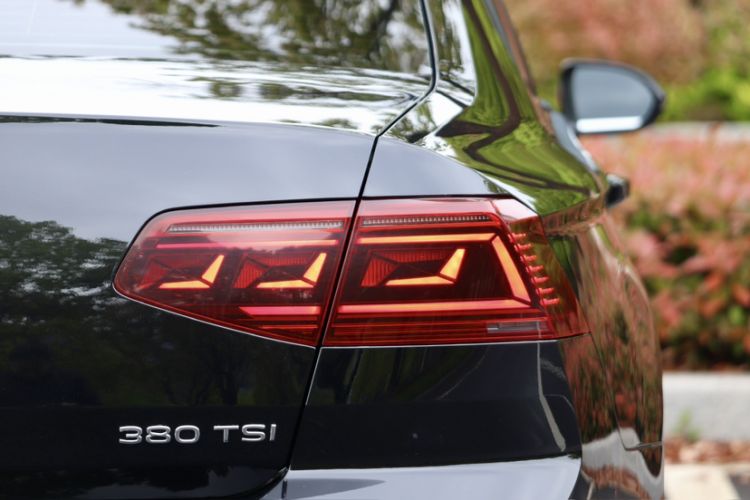 Used Volkswagen Magotan 2023 2 Million Units Commemorative Edition 330TSI DSG Luxury Version Exterior 2