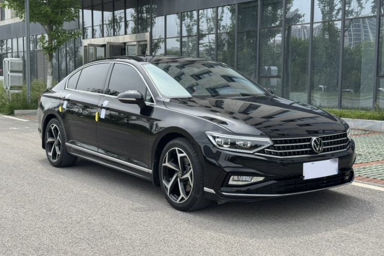 Used Volkswagen Magotan 2023 2 Million Units Limited Edition 330TSI DSG Leading Version Exterior 2