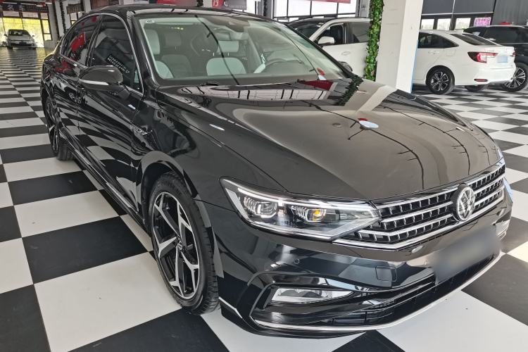 Used Volkswagen Magotan 2023 2 Million Units Commemorative Edition 330TSI DSG Luxury Version Exterior 2