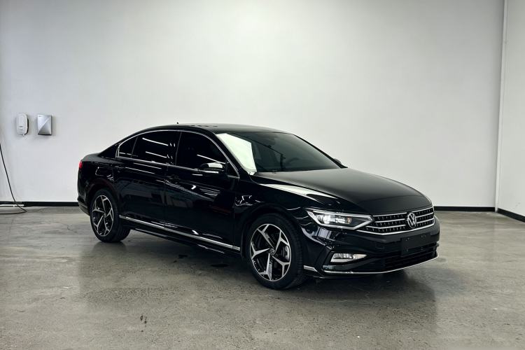 Used Volkswagen Magotan 2023 2 Million Units Limited Edition 330TSI DSG Leading Version Exterior 2