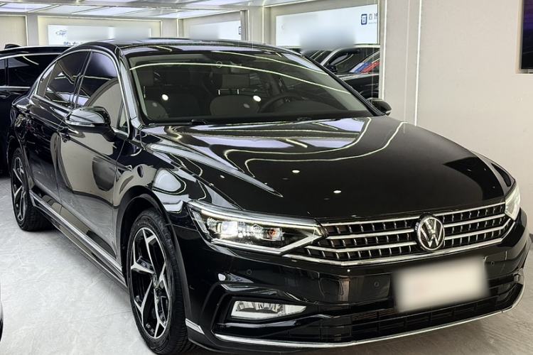 Used Volkswagen Magotan 2023 2 Million Units Limited Edition 330TSI DSG Leading Version Exterior 2