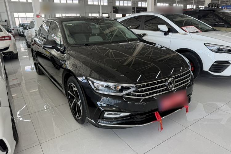Used Volkswagen Magotan 2023 2 Million Units Commemorative Edition 330TSI DSG Luxury Version Exterior 2
