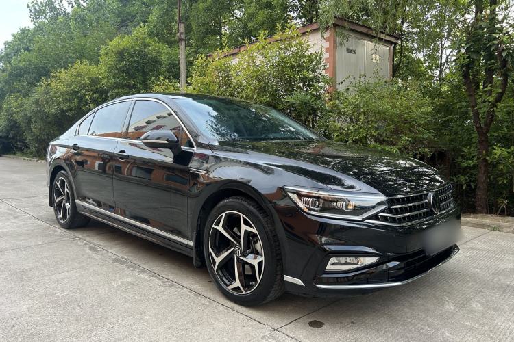 Used Volkswagen Magotan 2023 2 Million Units Commemorative Edition 330TSI DSG Luxury Version Exterior 2