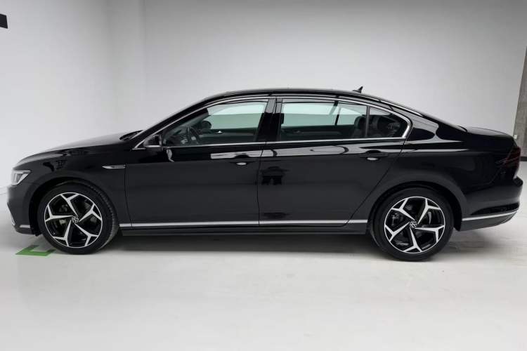 Used Volkswagen Magotan 2023 2 Million Units Limited Edition 330TSI DSG Leading Version Exterior 2