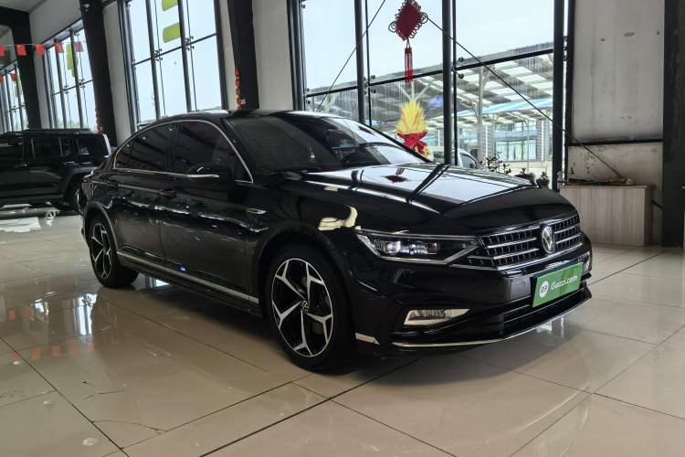 Used Volkswagen Magotan 2023 2 Million Units Commemorative Edition 330TSI DSG Luxury Version Exterior 2