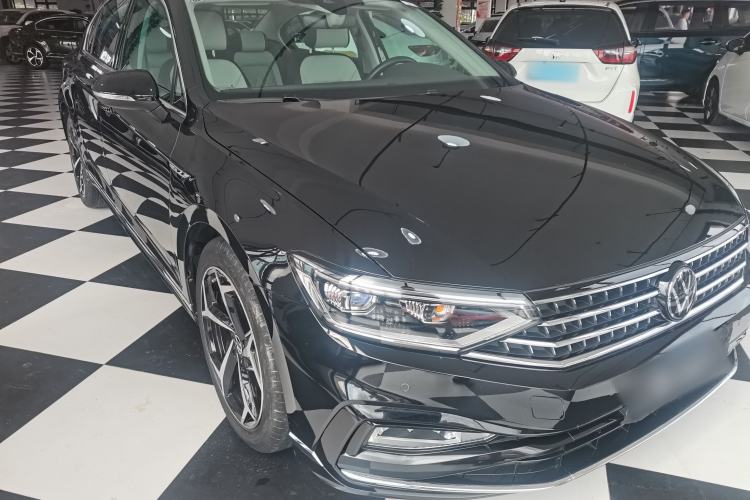 Used Volkswagen Magotan 2023 2 Million Units Commemorative Edition 330TSI DSG Luxury Version Exterior 2