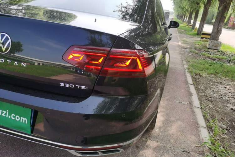 Used Volkswagen Magotan 2023 2 Million Units Limited Edition 330TSI DSG Leading Version Exterior 3