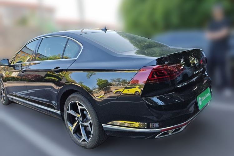 Used Volkswagen Magotan 2023 2 Million Units Commemorative Edition 330TSI DSG Luxury Version Exterior 3