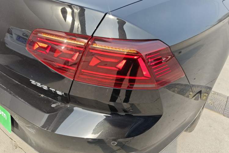 Used Volkswagen Magotan 2023 2 Million Units Commemorative Edition 330TSI DSG Luxury Version Exterior 3