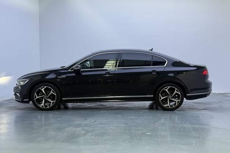 Used Volkswagen Magotan 2023 2 Million Units Commemorative Edition 330TSI DSG Luxury Version Exterior 3