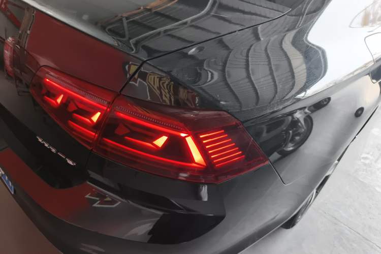 Used Volkswagen Magotan 2023 2 Million Units Limited Edition 330TSI DSG Leading Version Exterior 3