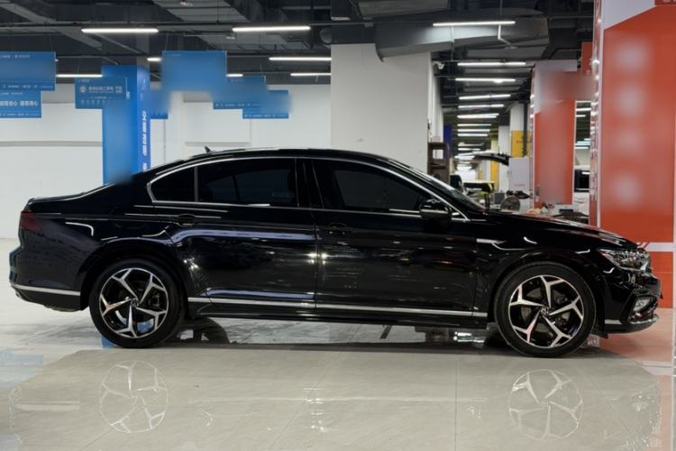Used Volkswagen Magotan 2023 2 Million Units Commemorative Edition 330TSI DSG Luxury Version Exterior 3
