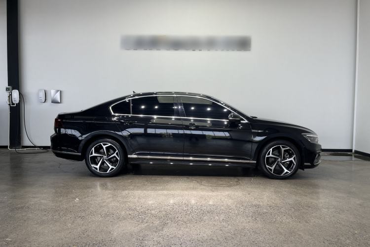 Used Volkswagen Magotan 2023 2 Million Units Limited-Edition 380TSI DSG Flagship Version Exterior 3
