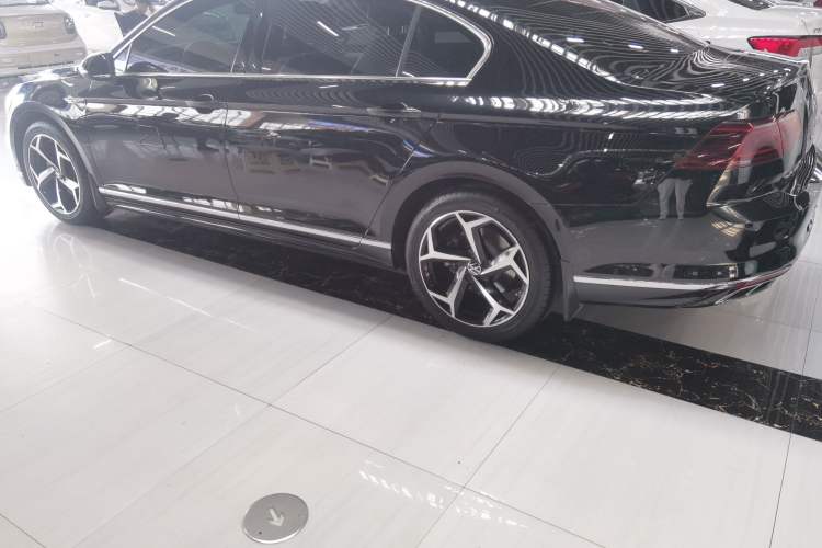 Used Volkswagen Magotan 2023 2 Million Units Commemorative Edition 330TSI DSG Luxury Version Exterior 3