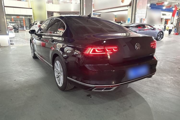 Used Volkswagen Magotan 2023 2 Million Units Commemorative Edition 330TSI DSG Luxury Version Exterior 3