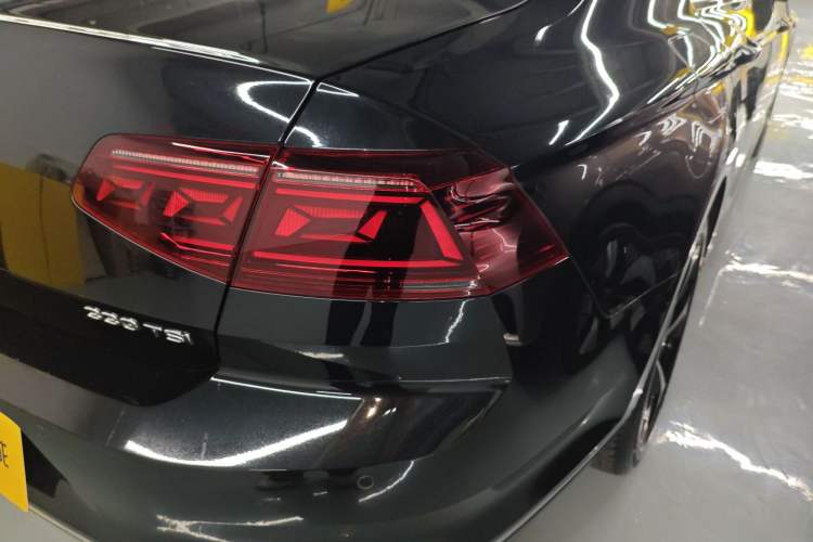 Used Volkswagen Magotan 2023 2 Million Units Commemorative Edition 330TSI DSG Luxury Version Exterior 3