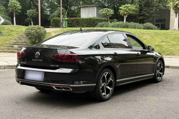 Used Volkswagen Magotan 2023 2 Million Units Limited Edition 330TSI DSG Leading Version Exterior 3