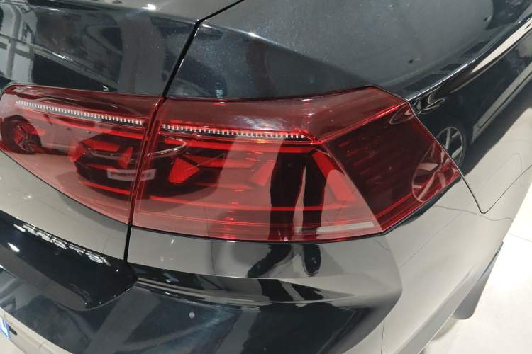 Used Volkswagen Magotan 2023 2 Million Units Limited-Edition 280TSI DSG Comfort Version Exterior 3