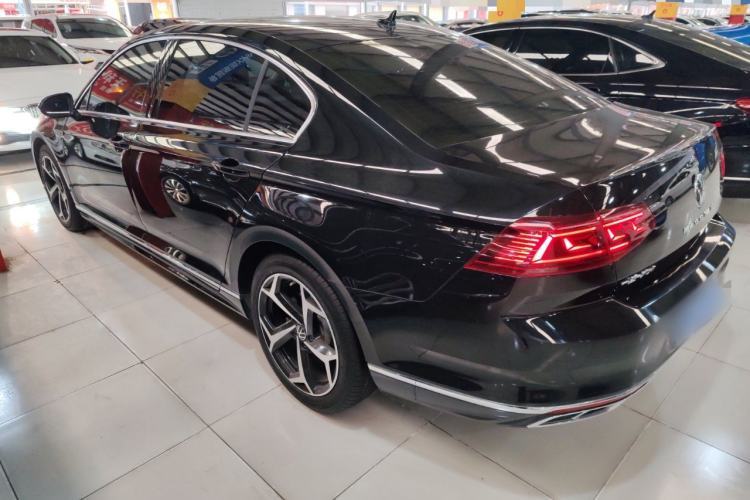 Used Volkswagen Magotan 2023 2 Million Units Commemorative Edition 330TSI DSG Luxury Version Exterior 3