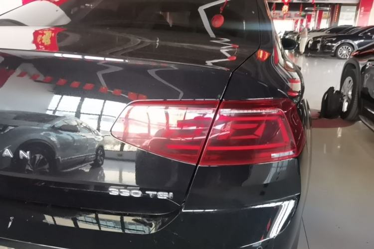 Used Volkswagen Magotan 2023 2 Million Units Limited Edition 330TSI DSG Leading Version Exterior 3