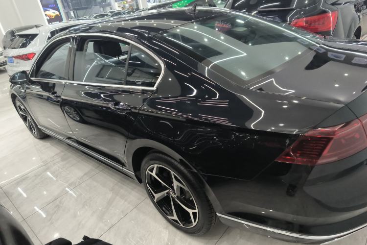 Used Volkswagen Magotan 2023 2 Million Units Commemorative Edition 330TSI DSG Luxury Version Exterior 3