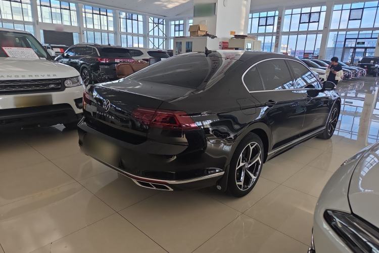 Used Volkswagen Magotan 2023 2 Million Units Limited Edition 330TSI DSG Leading Version Exterior 3