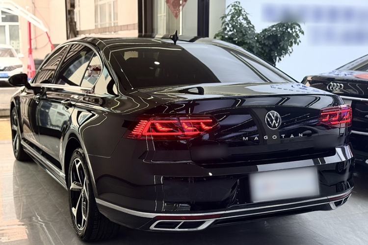 Used Volkswagen Magotan 2023 2 Million Units Limited Edition 330TSI DSG Leading Version Exterior 3