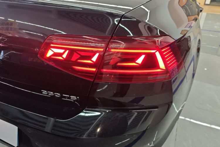 Used Volkswagen Magotan 2023 2 Million Units Limited Edition 330TSI DSG Leading Version Exterior 3