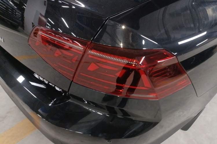 Used Volkswagen Magotan 2023 2 Million Units Limited Edition 330TSI DSG Leading Version Exterior 3