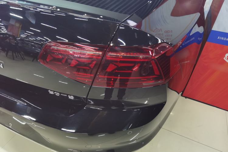 Used Volkswagen Magotan 2023 2 Million Units Commemorative Edition 330TSI DSG Luxury Version Exterior 3