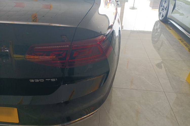 Used Volkswagen Magotan 2023 2 Million Units Commemorative Edition 330TSI DSG Luxury Version Exterior 3