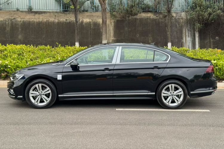 Used Volkswagen Magotan 2023 2 Million Units Limited-Edition 280TSI DSG Comfort Version Exterior 3