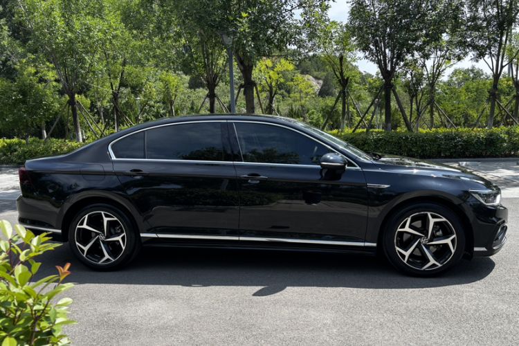 Used Volkswagen Magotan 2023 2 Million Units Commemorative Edition 330TSI DSG Luxury Version Exterior 3