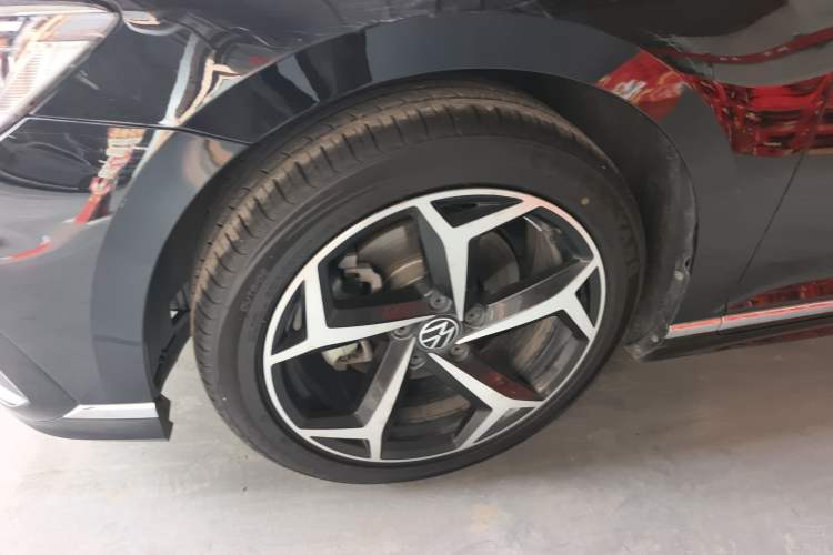 Used Volkswagen Magotan 2023 2 Million Units Limited Edition 330TSI DSG Leading Version Exterior 4