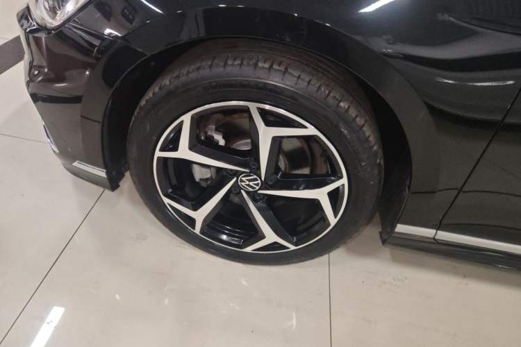 Used Volkswagen Magotan 2023 2 Million Units Limited Edition 330TSI DSG Leading Version Exterior 4