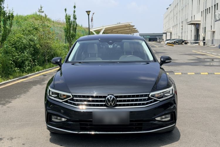 Used Volkswagen Magotan 2023 2 Million Units Commemorative Edition 330TSI DSG Luxury Version Exterior 4