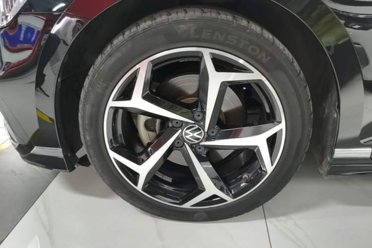 Used Volkswagen Magotan 2023 2 Million Units Commemorative Edition 330TSI DSG Luxury Version Exterior 4