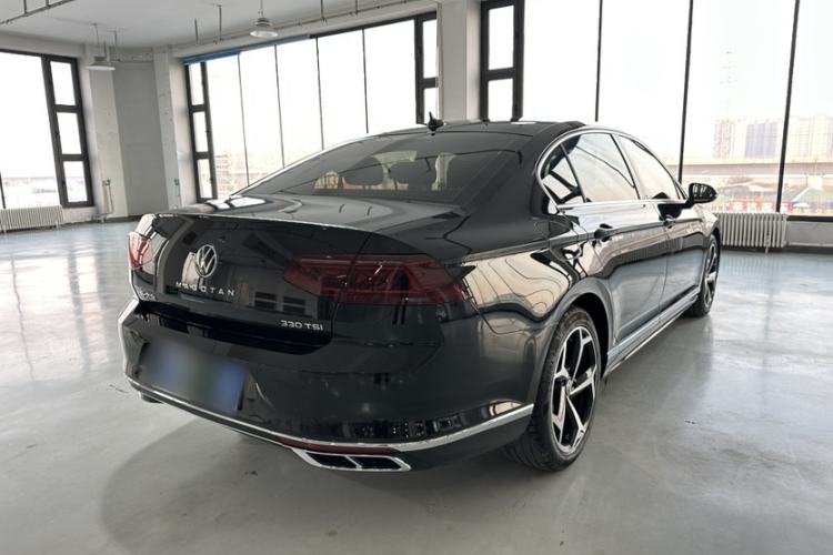 Used Volkswagen Magotan 2023 2 Million Units Commemorative Edition 330TSI DSG Luxury Version Exterior 4