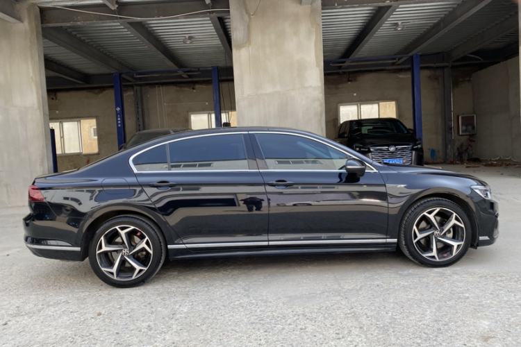 Used Volkswagen Magotan 2023 2 Million Units Limited Edition 330TSI DSG Leading Version Exterior 4