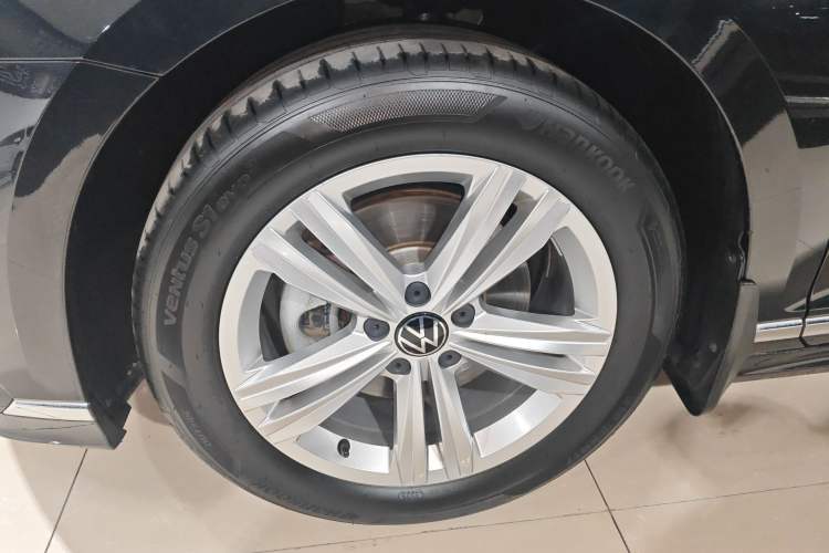 Used Volkswagen Magotan 2023 2 Million Units Limited-Edition 280TSI DSG Comfort Version Exterior 4