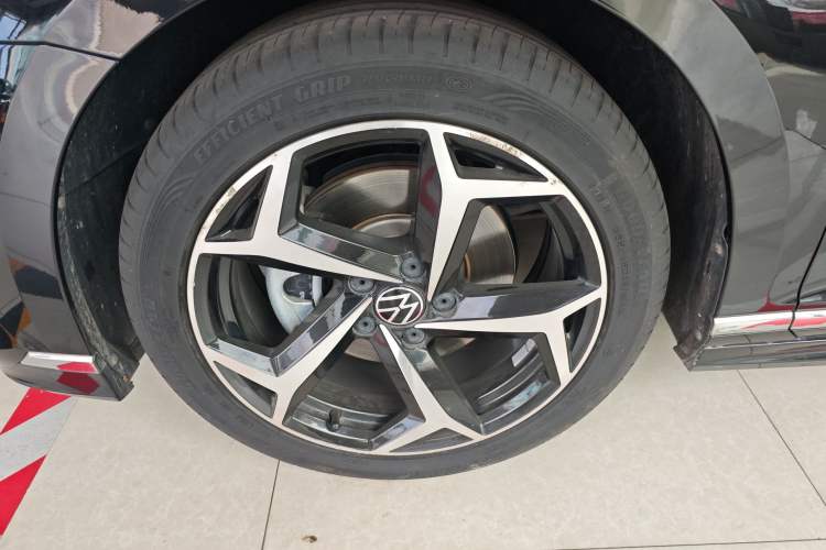 Used Volkswagen Magotan 2023 2 Million Units Limited Edition 330TSI DSG Leading Version Exterior 4