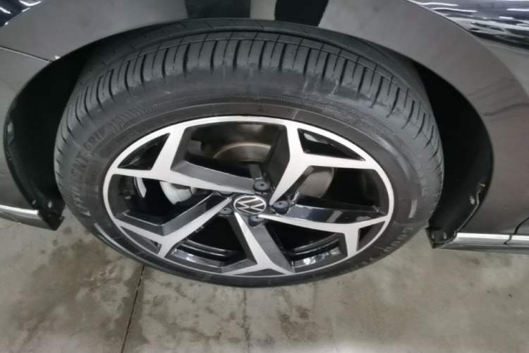 Used Volkswagen Magotan 2023 2 Million Units Limited Edition 330TSI DSG Leading Version Exterior 4