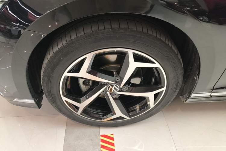 Used Volkswagen Magotan 2023 2 Million Units Commemorative Edition 330TSI DSG Luxury Version Exterior 4