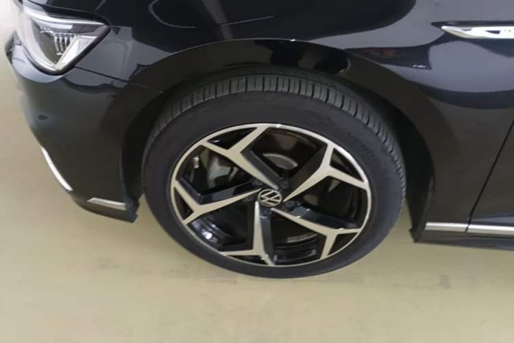 Used Volkswagen Magotan 2023 2 Million Units Commemorative Edition 330TSI DSG Luxury Version Exterior 4