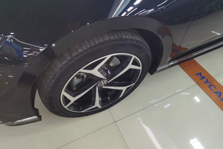 Used Volkswagen Magotan 2023 2 Million Units Commemorative Edition 330TSI DSG Luxury Version Exterior 4