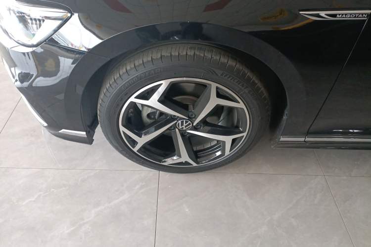 Used Volkswagen Magotan 2023 2 Million Units Commemorative Edition 330TSI DSG Luxury Version Exterior 4