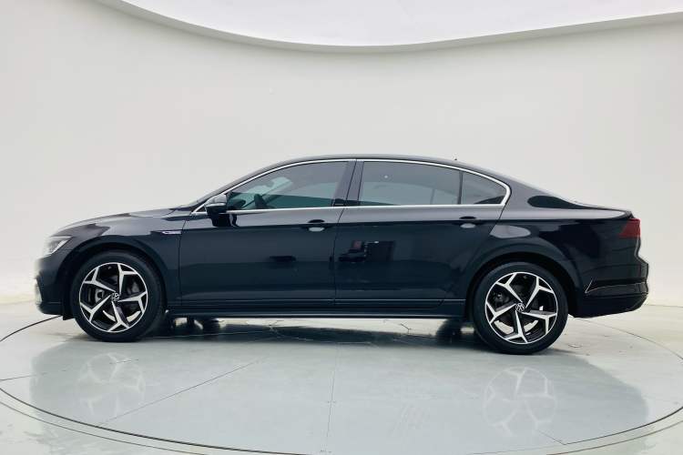 Used Volkswagen Magotan 2023 2 Million Units Commemorative Edition 330TSI DSG Luxury Version Exterior 4
