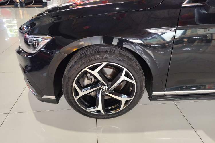Used Volkswagen Magotan 2023 2 Million Units Limited Edition 330TSI DSG Leading Version Exterior 4